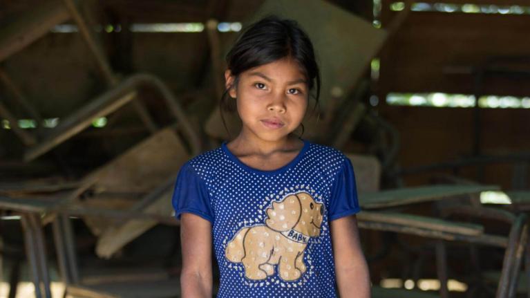 Sandra Magali vive en Chiquimula, en el Corredor Seco de Guatemala. Tiene nueve años y mide como una niña de 6 años y medio. Es 13 cm más baja de lo que debería medir una niña de su edad. Guatemala tiene la tasa de desnutrición crónica más alta de América Latina y unas de las más elevadas del mundo (49%). 