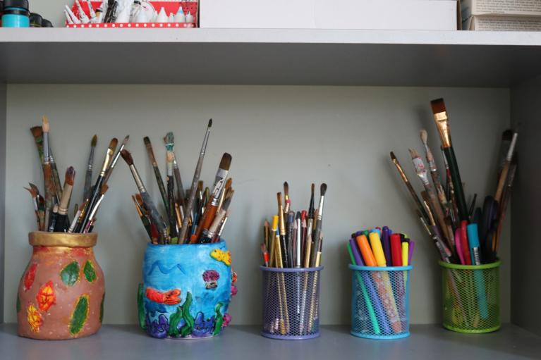 Arts and Crafts sessions for refugees and local children. © Carlotta Wichmann for Action Against Hunger