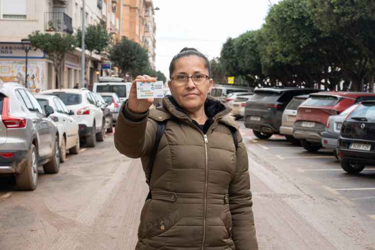 Fase3-RecuperaciónDANA-Valencia-Aniversario-AccioncontraHambre-RepartoTarjetasAyudaSolidaria