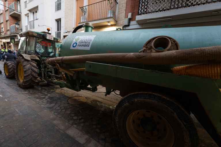 Fase2-RecuperacionDANA-Valencia-AccioncontraHambre-Aniversario-MAquinariaPesada-Limpieza