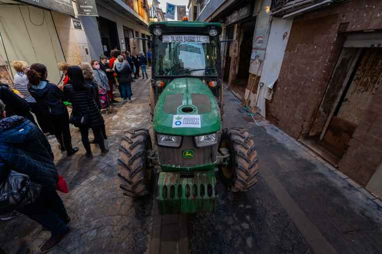Fase2-RecuperacionDANA-Valencia-AccioncontraHambre-Aniversario-MAquinariaPesada-Limpieza