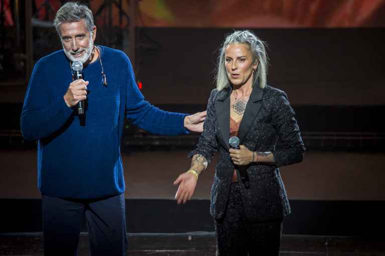 Lucha de Gigantes 2026 Emilio Aragón junto a La Mari 