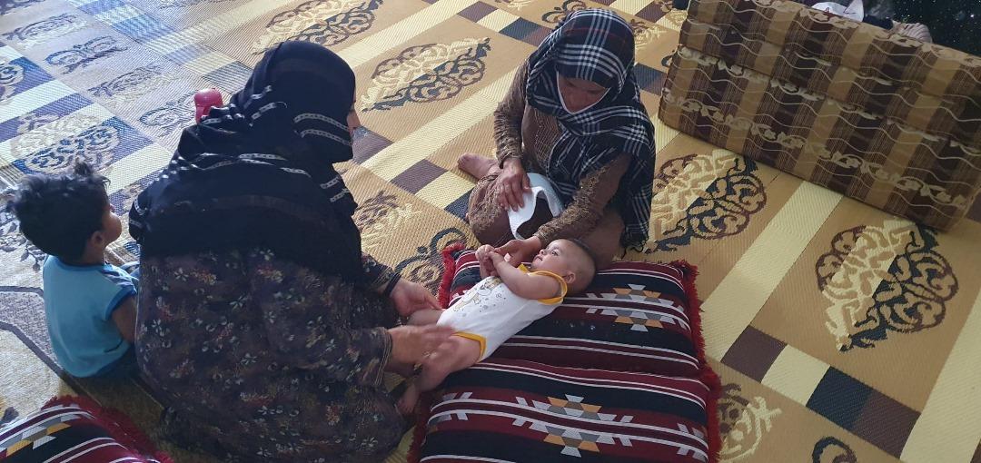 Matronas atendiendo un bebé. Um Ibrahim en Siria. Capacitación Acción contra el Hambre