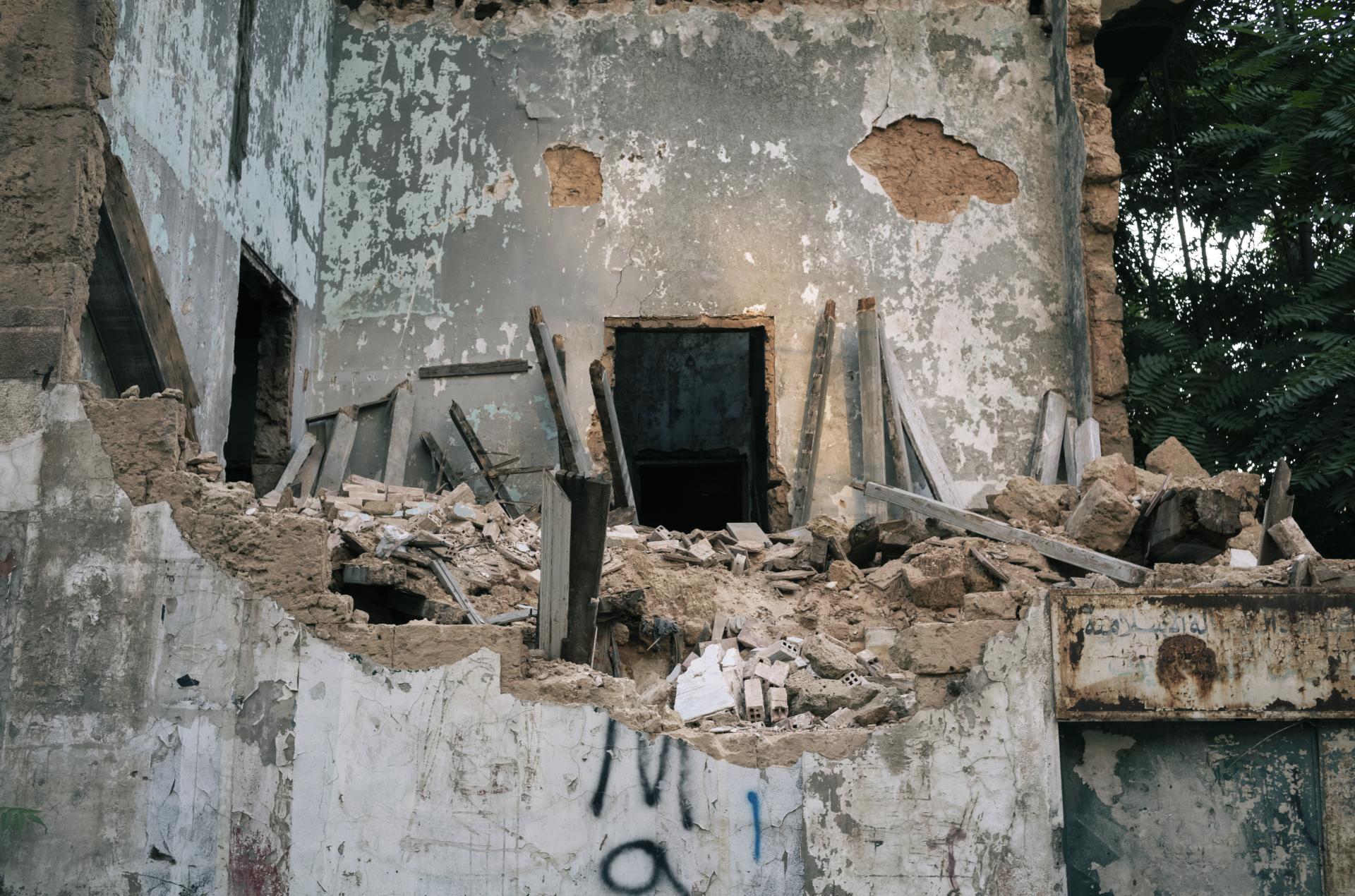 Casa destruida en Beirut, la capital del Líbano, hace pocas semanas © Lys Arango para Acción contra el Hambre.