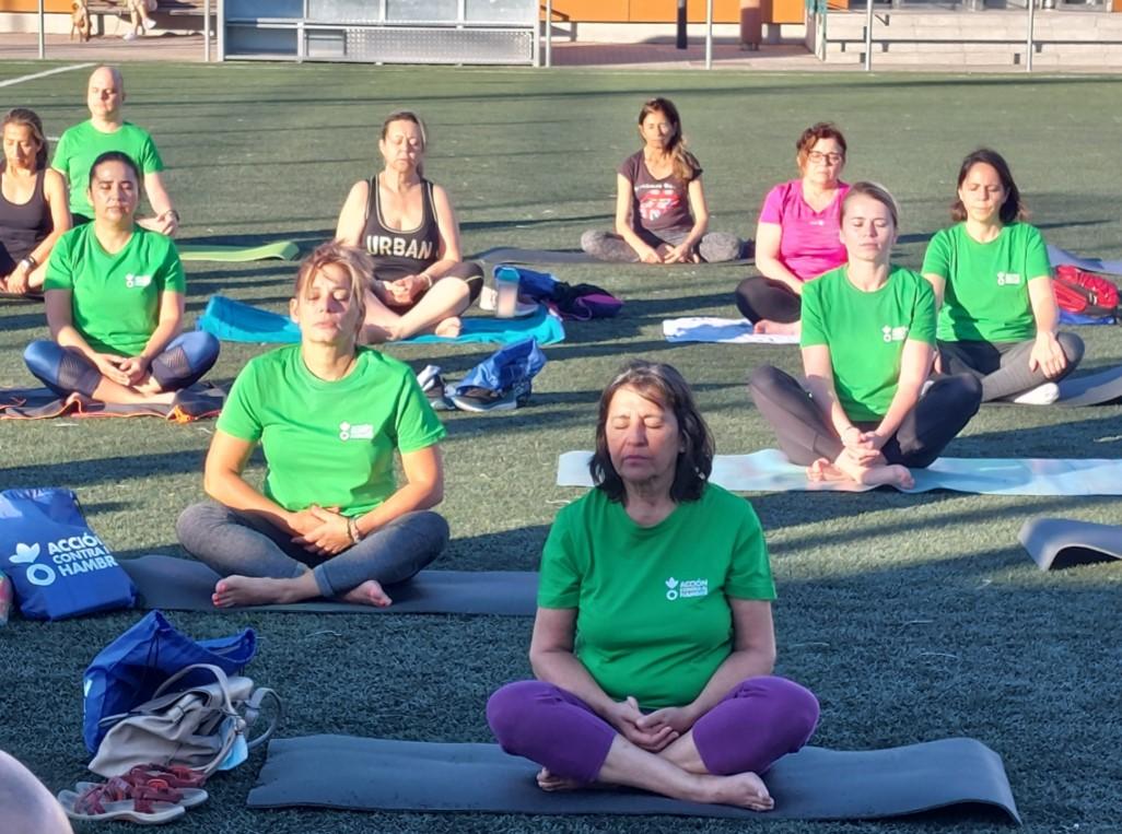 Yoga Accion contra el Hambre