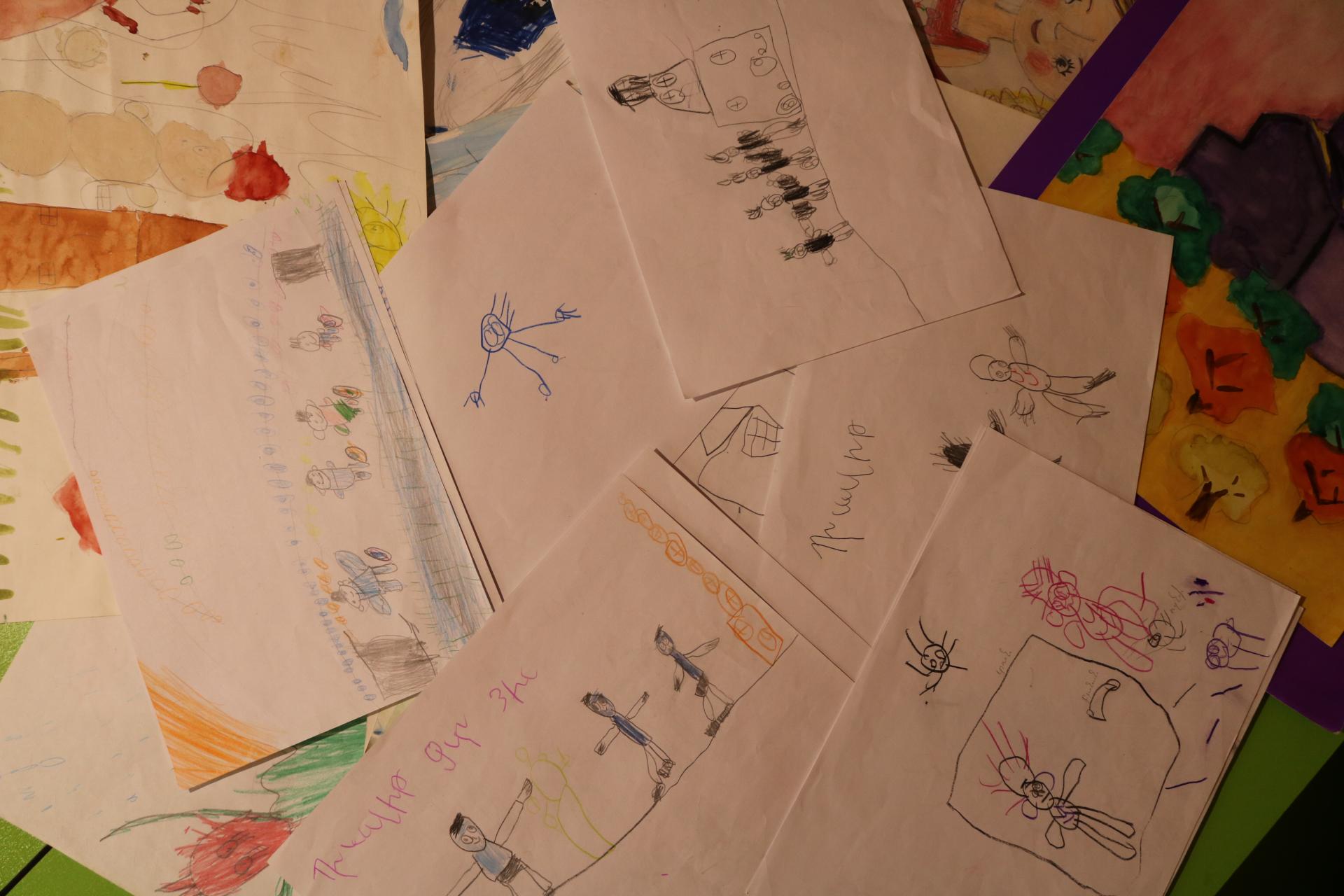 Arts and Crafts sessions for refugees and local children. © Carlotta Wichmann for Action Against Hunger