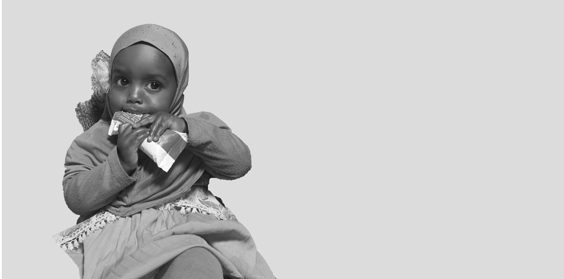 Acción contra el Hambre. Niña recibiendo tratamiento nutricional