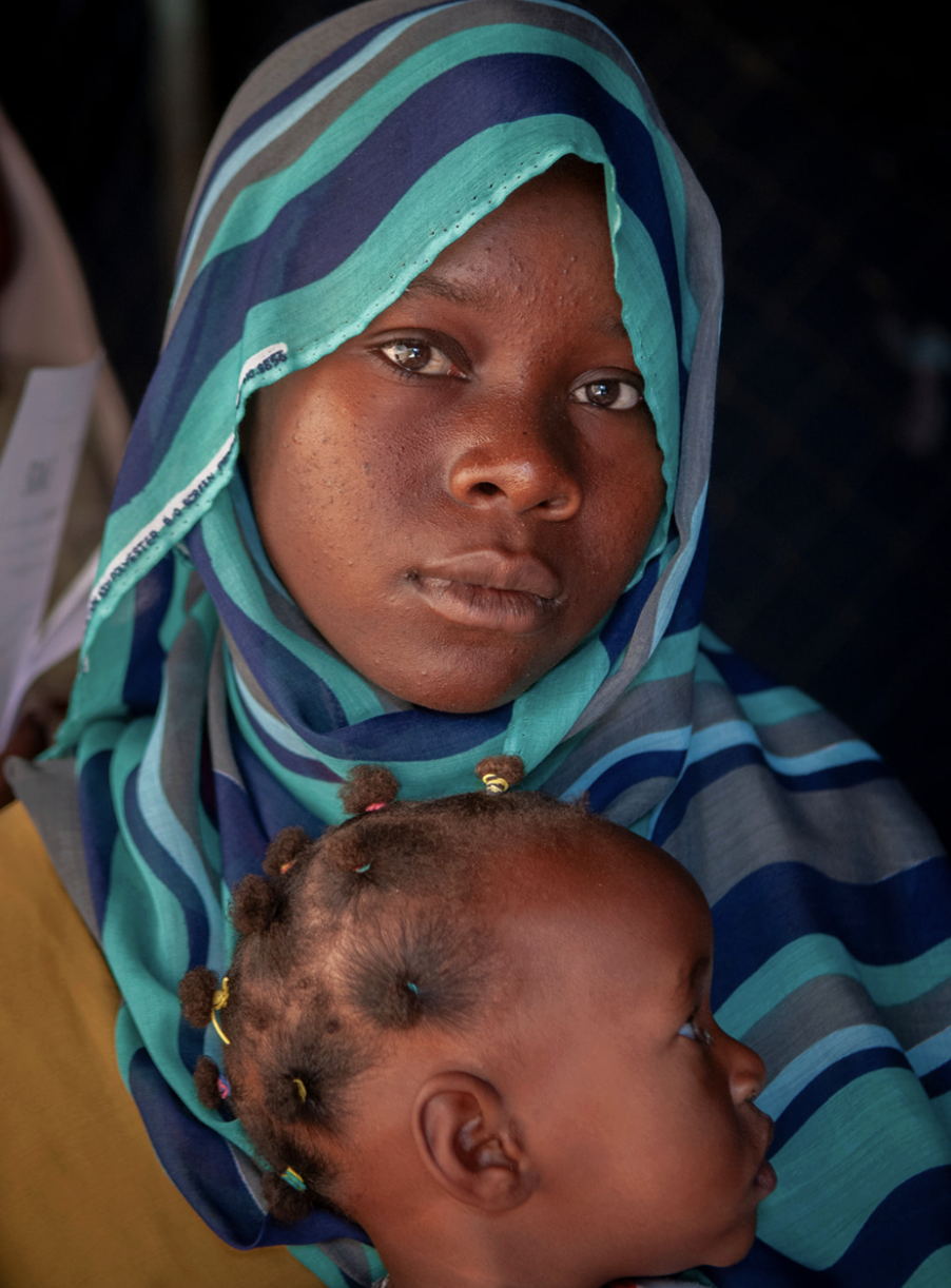 la historia de Khadjetou y su hija en Nouakchott, 