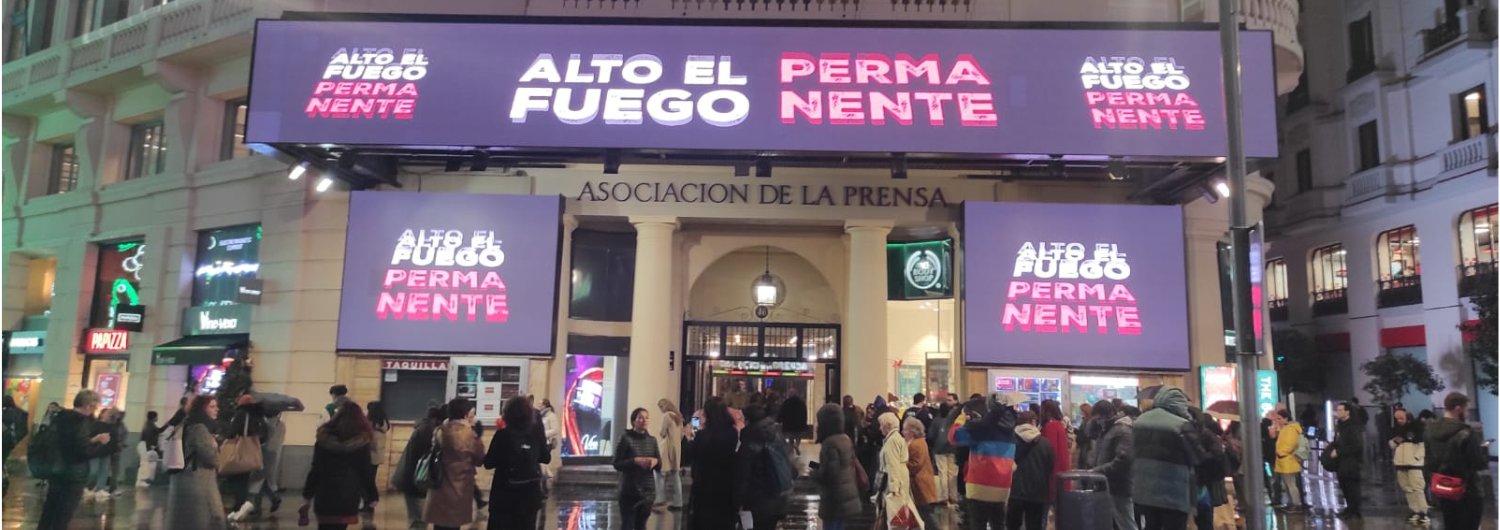 Las ONG españolas iluminan el centro de Madrid con un mensaje de alto el fuego permanente en Gaza e Israel