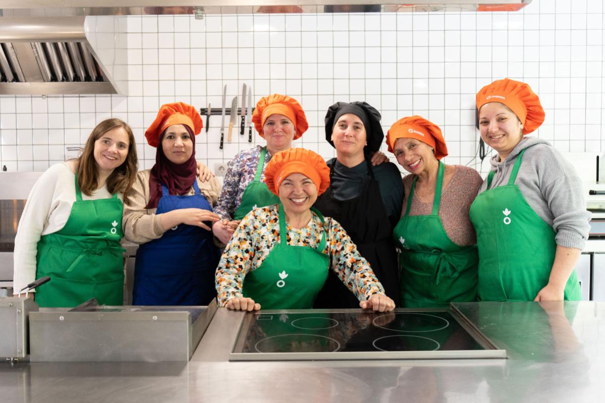 Gisela junto a otras participantes en el proyecto GastroEskola Sostenible en Pamplona - Cocina
