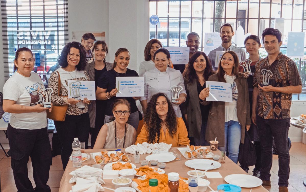 Participantes graduados en el programa Ample de Acción contra el Hambre y EIT Food en Madrid - Certificado de graduación