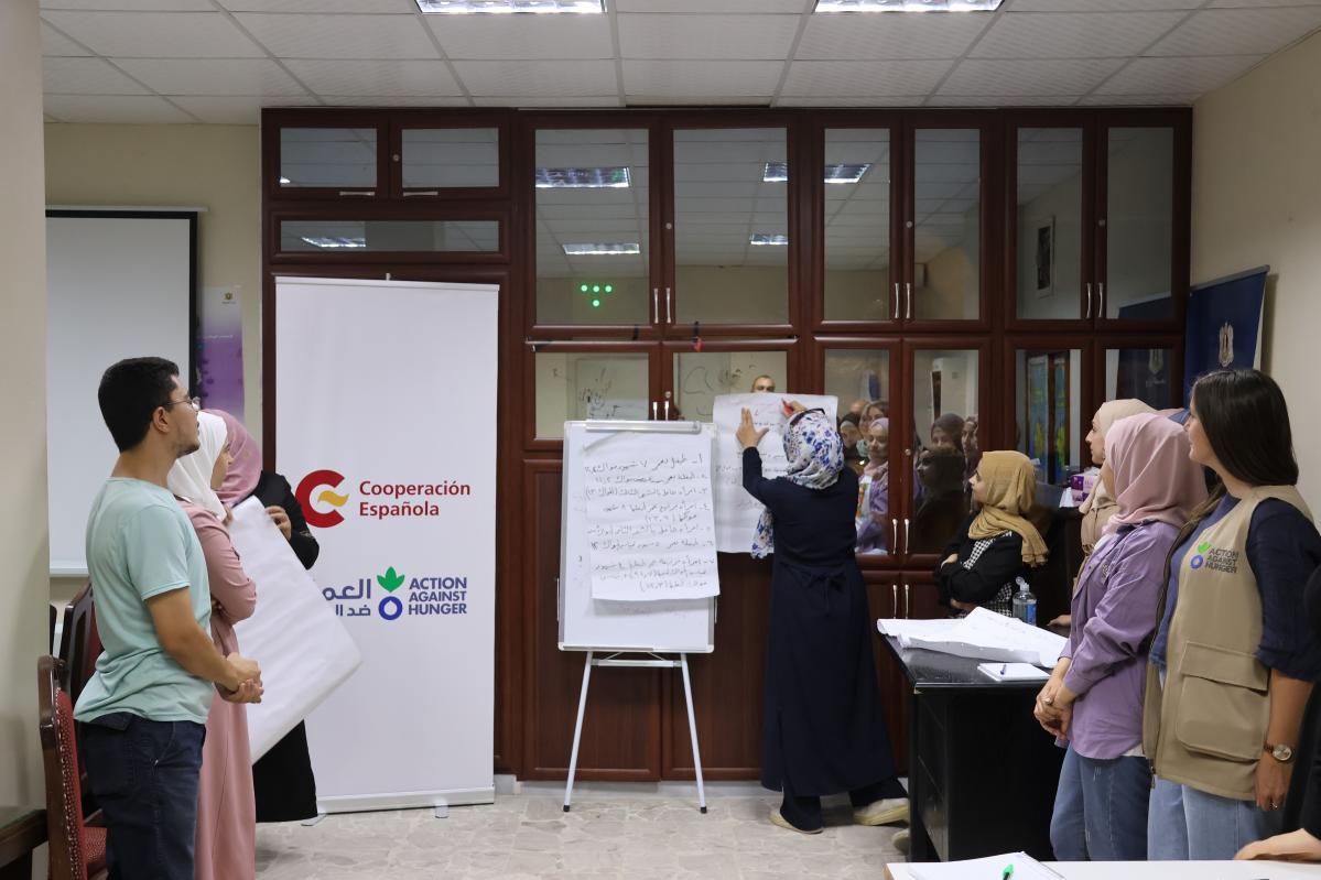 Taller con mujeres de Acción contra el Hambre durante la visita de una delegación de la AECID en Siria - Capacitación medios de vida