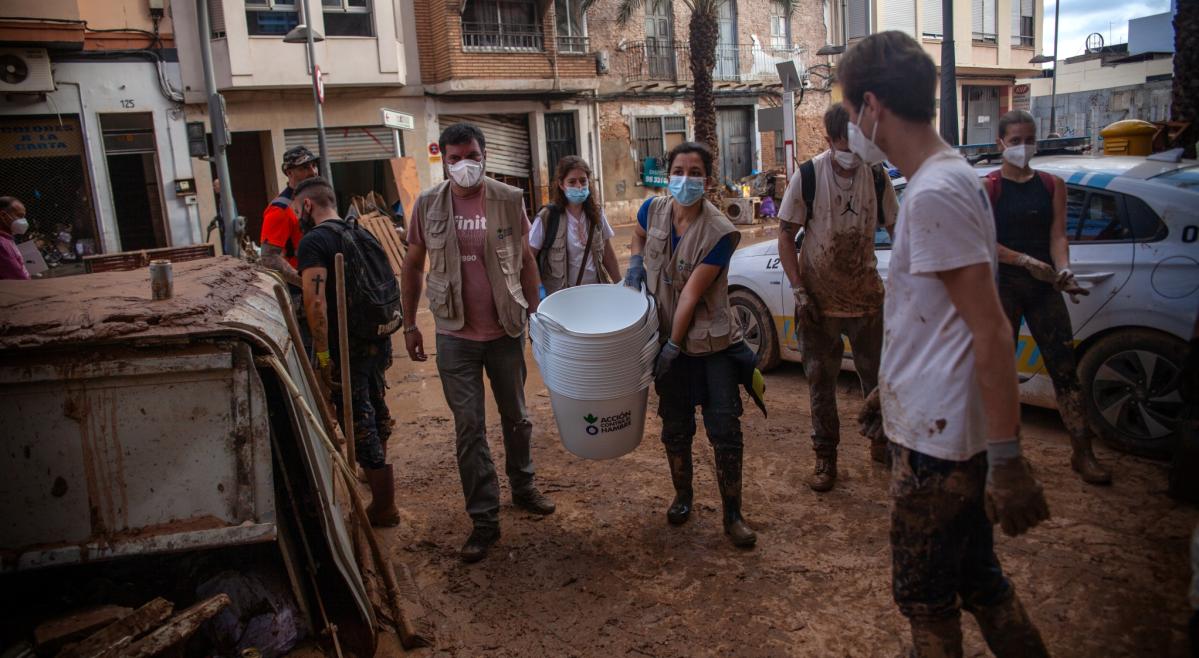Personas voluntarias y personal de Acción contra el Hambre - Valencia - Emergencias DANA España