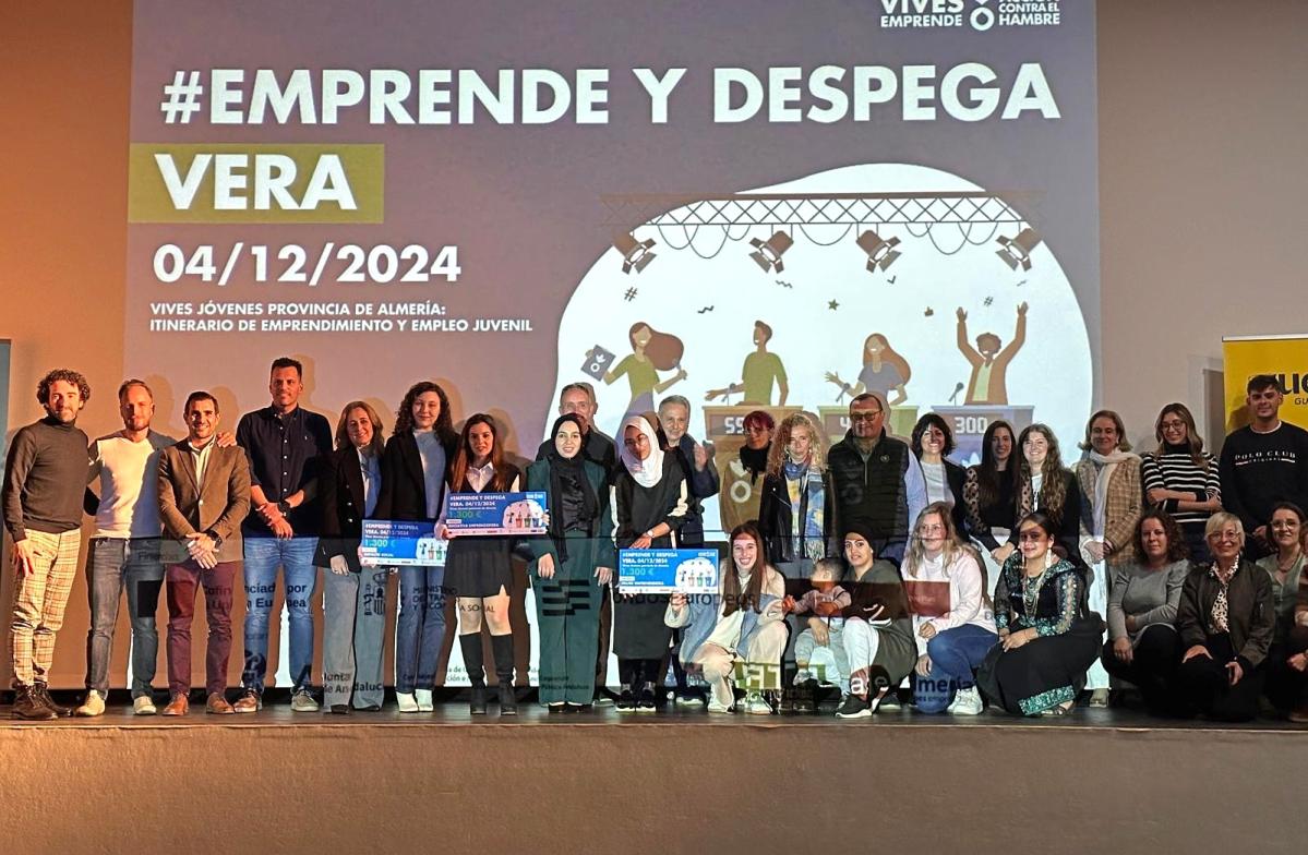 Jóvenes participantes en el concurso #Emprende y Despega Vera 2024 en Almería - Acción contra el Hambre - Empleabilidad y emprendimiento