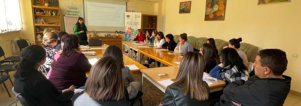 Corporate Volunteers share their skills and experience with “Adaptation and Integration Club” participants