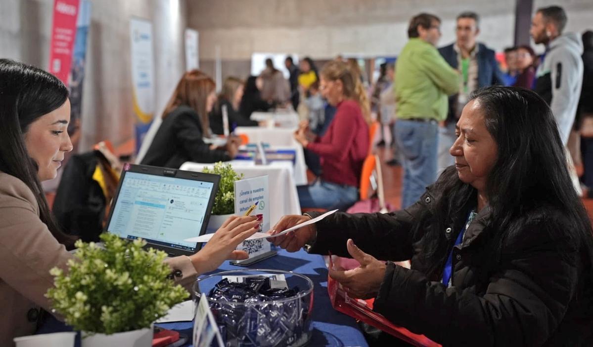 Participante-Feria-Empleo-Extremadura-España-Inclusion Sociolaboral-Accion Social 2025