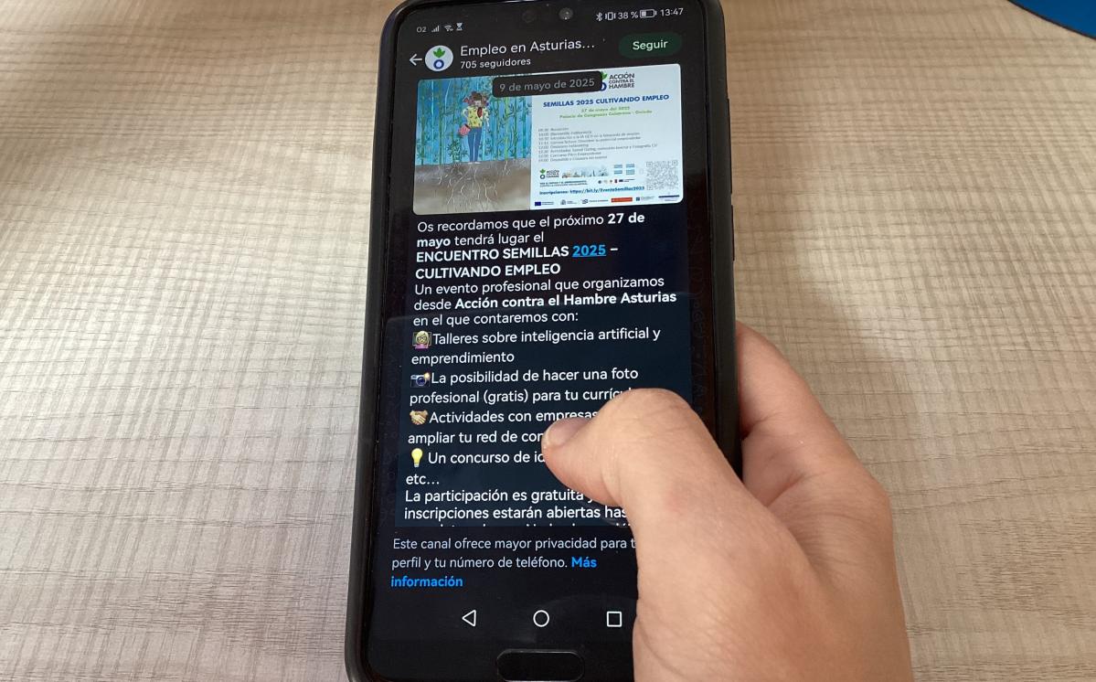Movil-CanaWhatsApp-EmpleoEmprendimiento-Asturias-2025-España-AccioncontraHambre