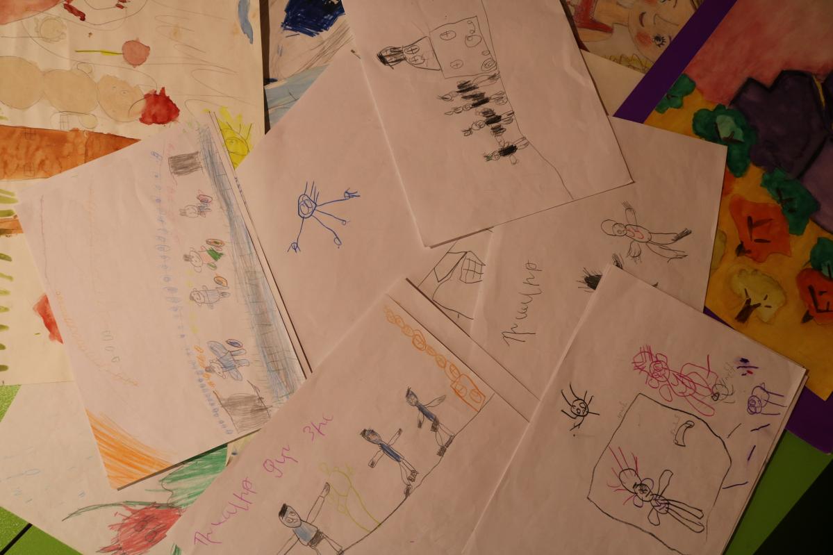 Arts and Crafts sessions for refugees and local children. © Carlotta Wichmann for Action Against Hunger