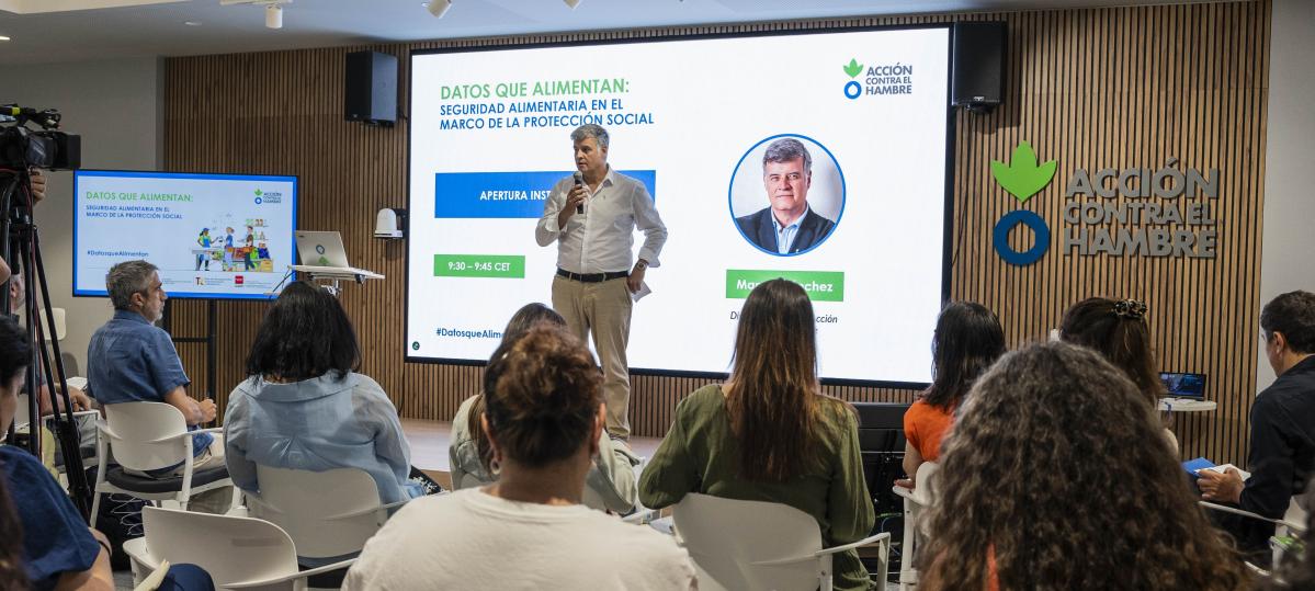 Participantes mesa Medicion inseguridad alimentaria-ponentes-hablando-Datosquealimentan-Madrid-AccioncontraelHambre-ManuelSanchez-DirectorGeneral-Hombre-hablando
