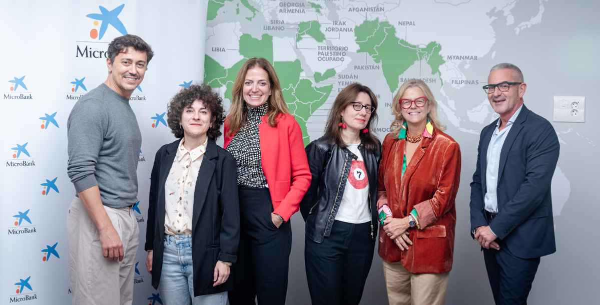 Firmantes-Firma-Convenio-AccioncontraHambre-Mikrobank-AyudasEmprendimiento-Rural-España-2025