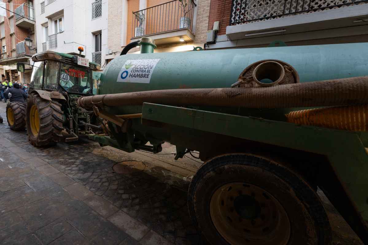 Fase2-RecuperacionDANA-Valencia-AccioncontraHambre-Aniversario-MAquinariaPesada-Limpieza