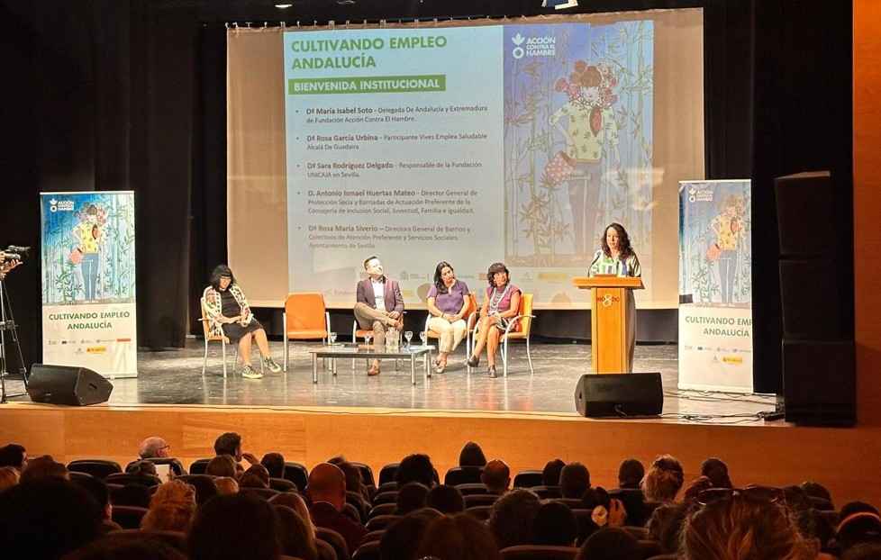 Asistentes-CultivandoEmpleo-Andalucia-Teatro-Evento-JornadasEmpleabilidad-AccioncontraHable-España