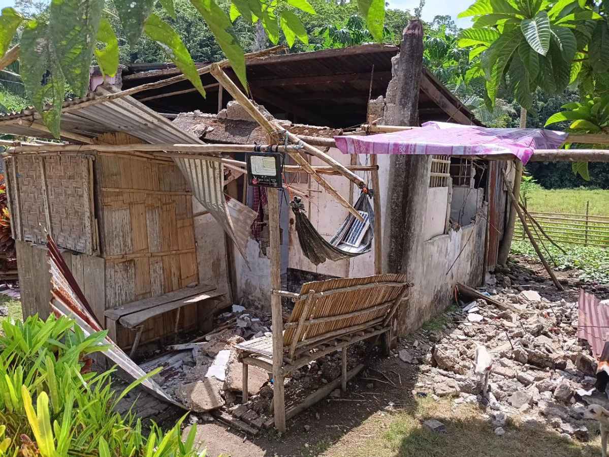 Vivienda afectada por el terremoto en Davao Oriental