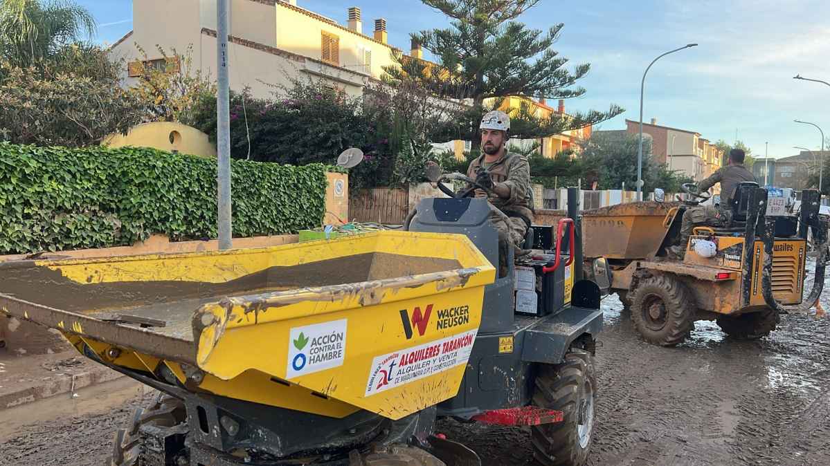 Dumpers y camiones movilizados-Emergencia DANA-Valencia-ACH-Aniversario