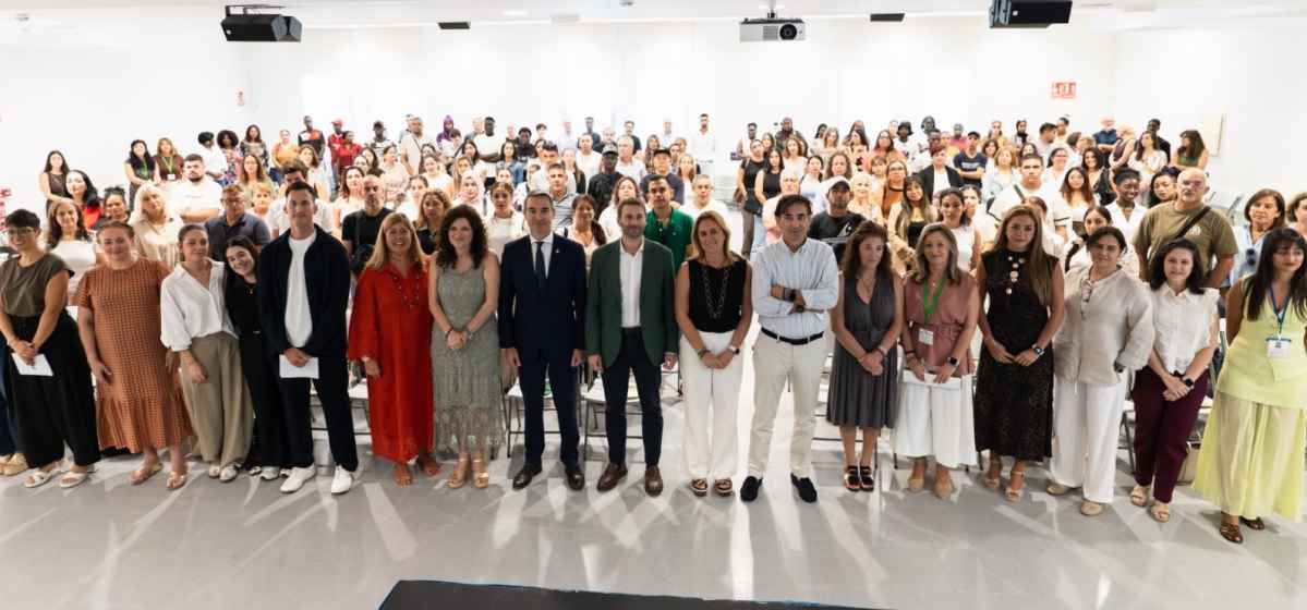 FotoGrupal-Asistentes-RoquetasdeMar-Almeria-FeriaEmpleo-AccioncontraHambre-2026