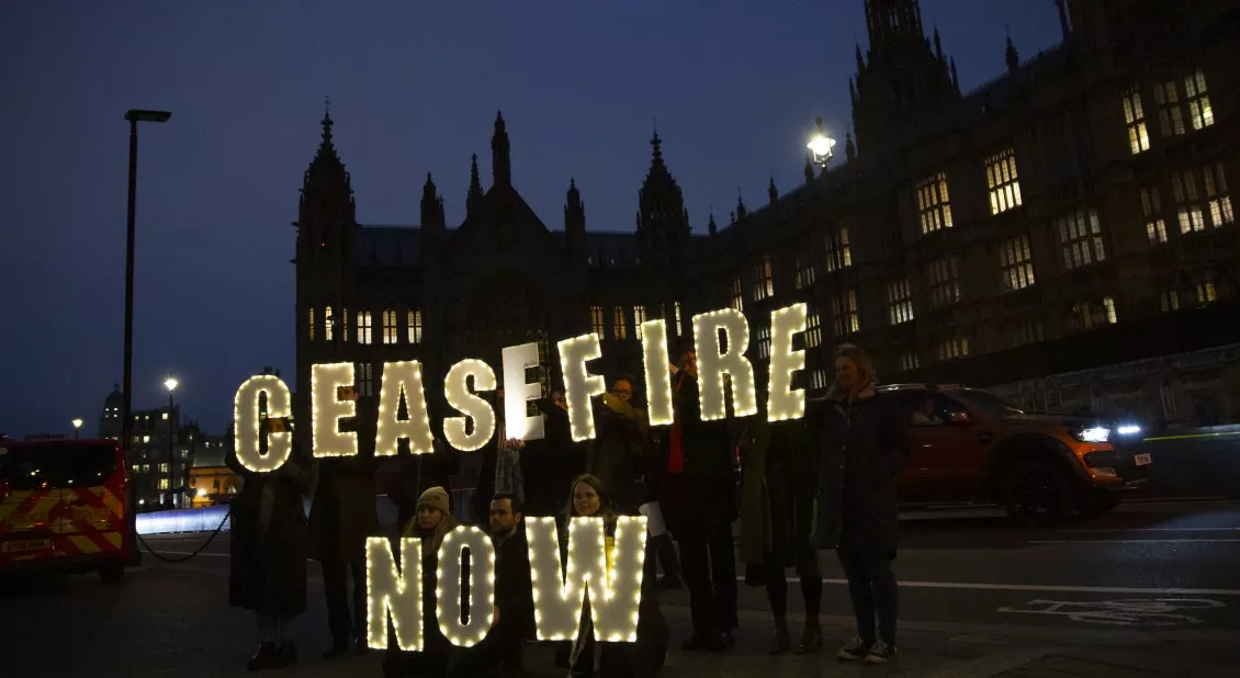 uk_231218_ceasefire-now-stunt_03-accion-contra-hambre-europa-reino-unido-gaza-guerra